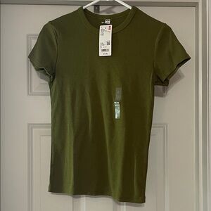 [NWT] Olive Green Uniqlo Crew Neck T-Shirt